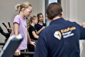 Kinderen doen mee aan een actieve sportles bij de Fitclub van Prengerhoekman.